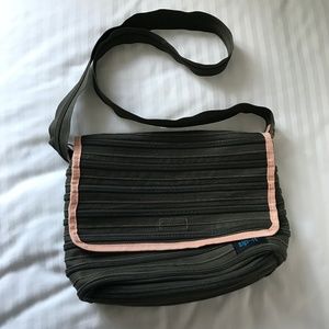 Zip-it - Green Crossbody Bag